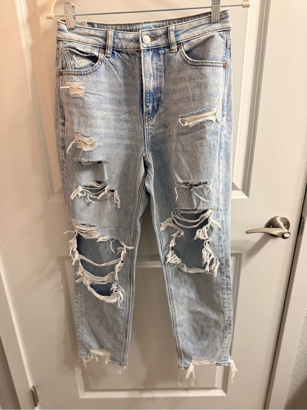 American Eagle Outfitters Light Blue Denim Jeans with Tan Stitching